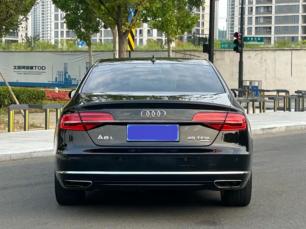 AUDI A8