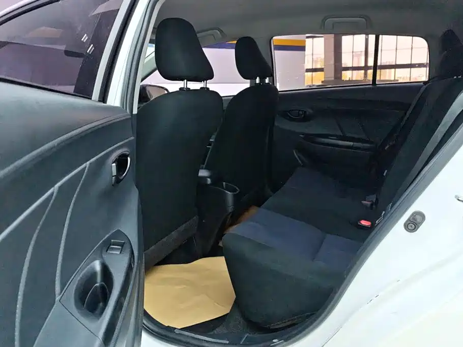 Toyota Yaris L — миниатюра 11