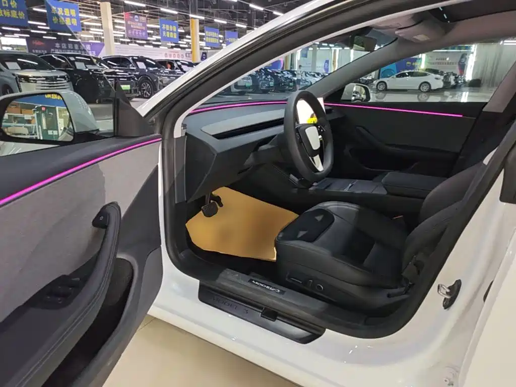Tesla Model 3 — миниатюра 16