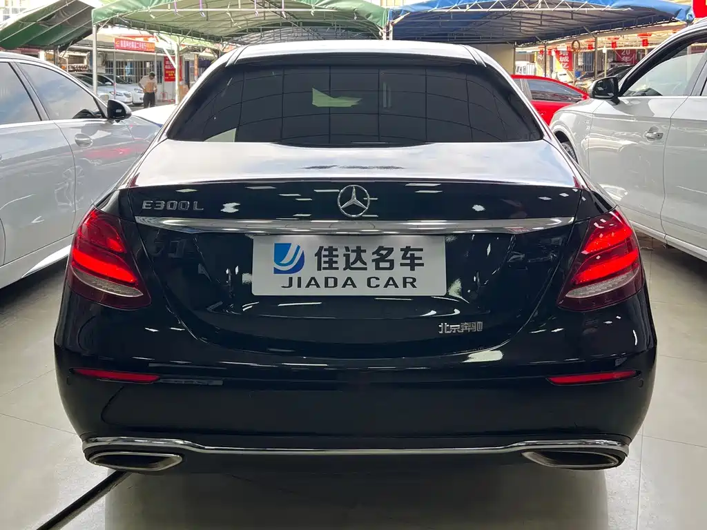 Mercedes-Benz E-Class — миниатюра 13