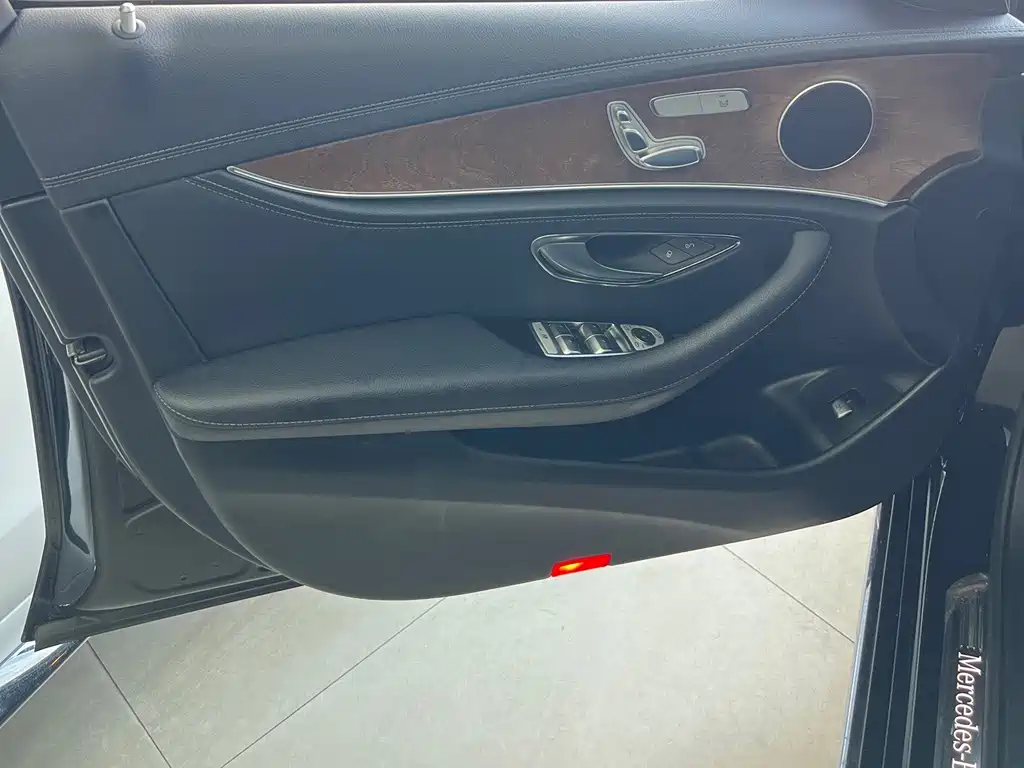 Mercedes-Benz E-Class — миниатюра 10