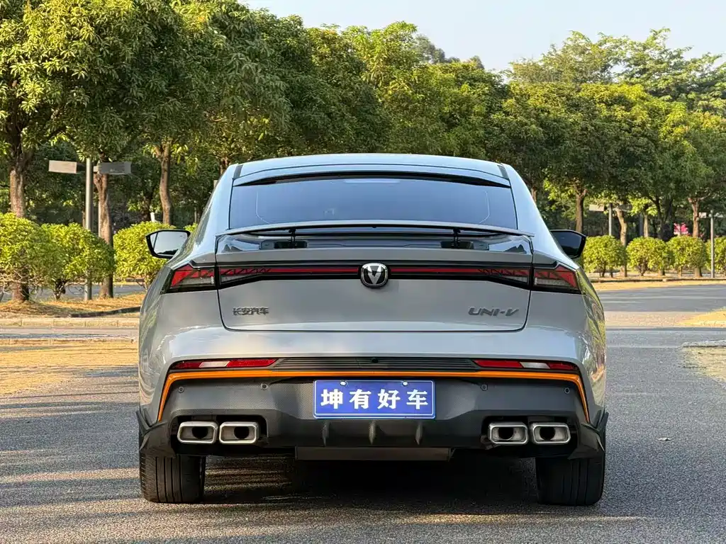 CHANGAN UNI V