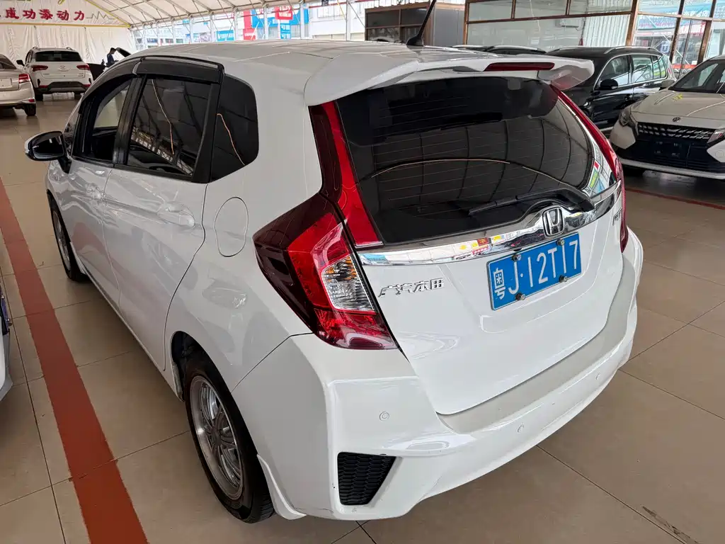 Honda Fit — миниатюра 6