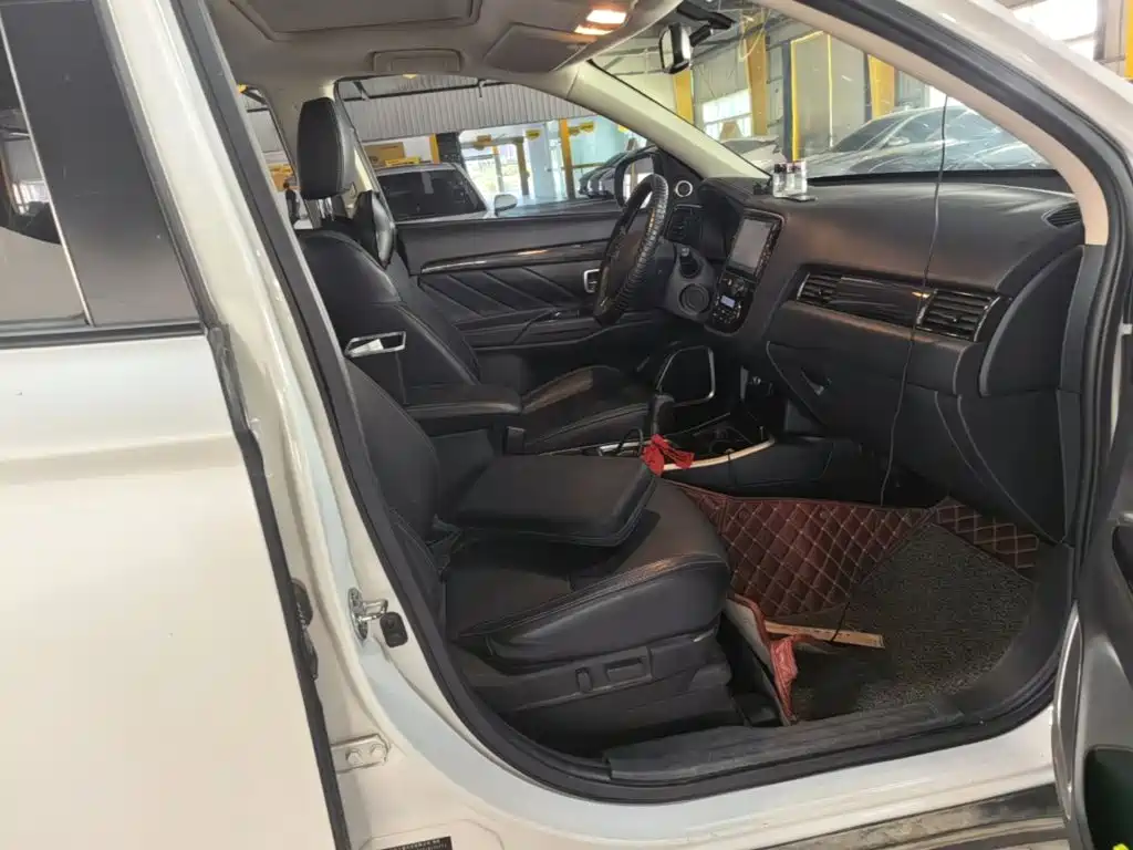 Mitsubishi Outlander — миниатюра 25