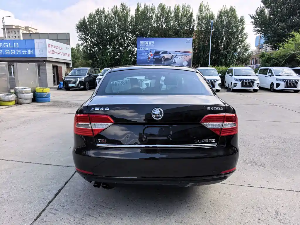 Skoda Superb — миниатюра 9