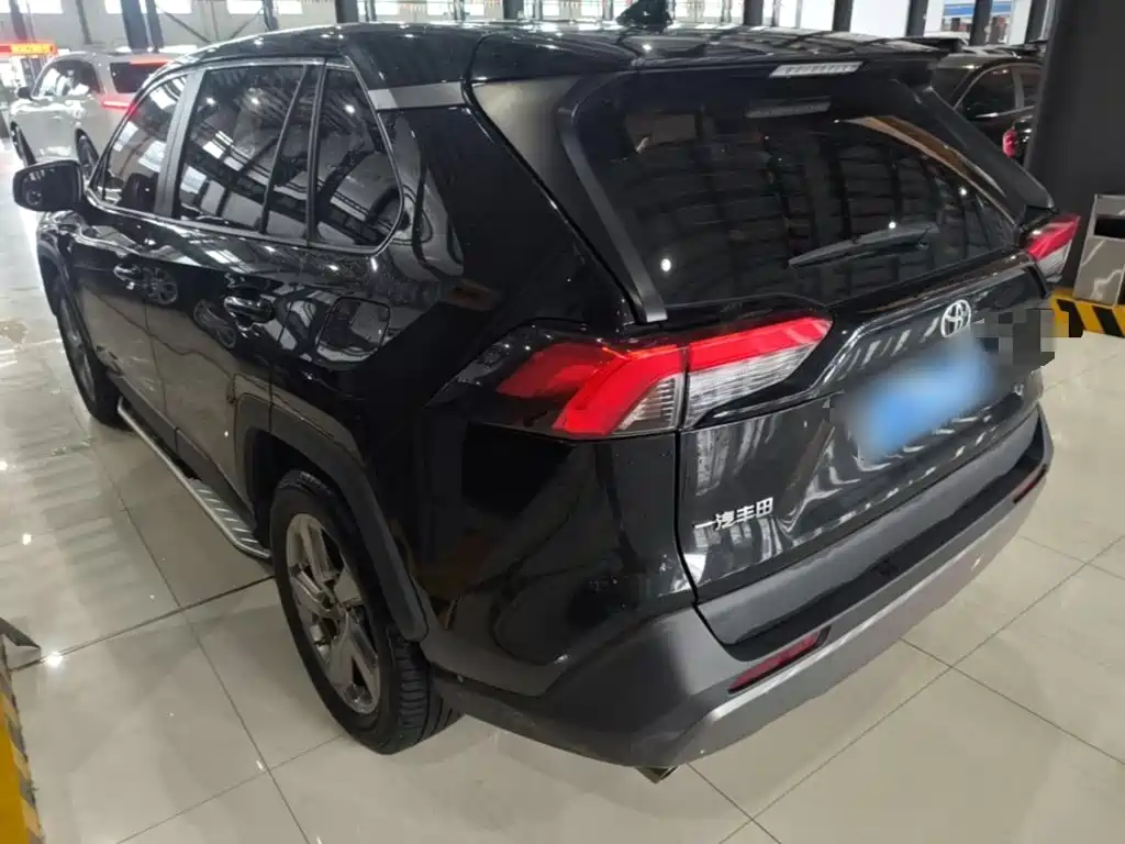 Toyota RAV4 — миниатюра 5