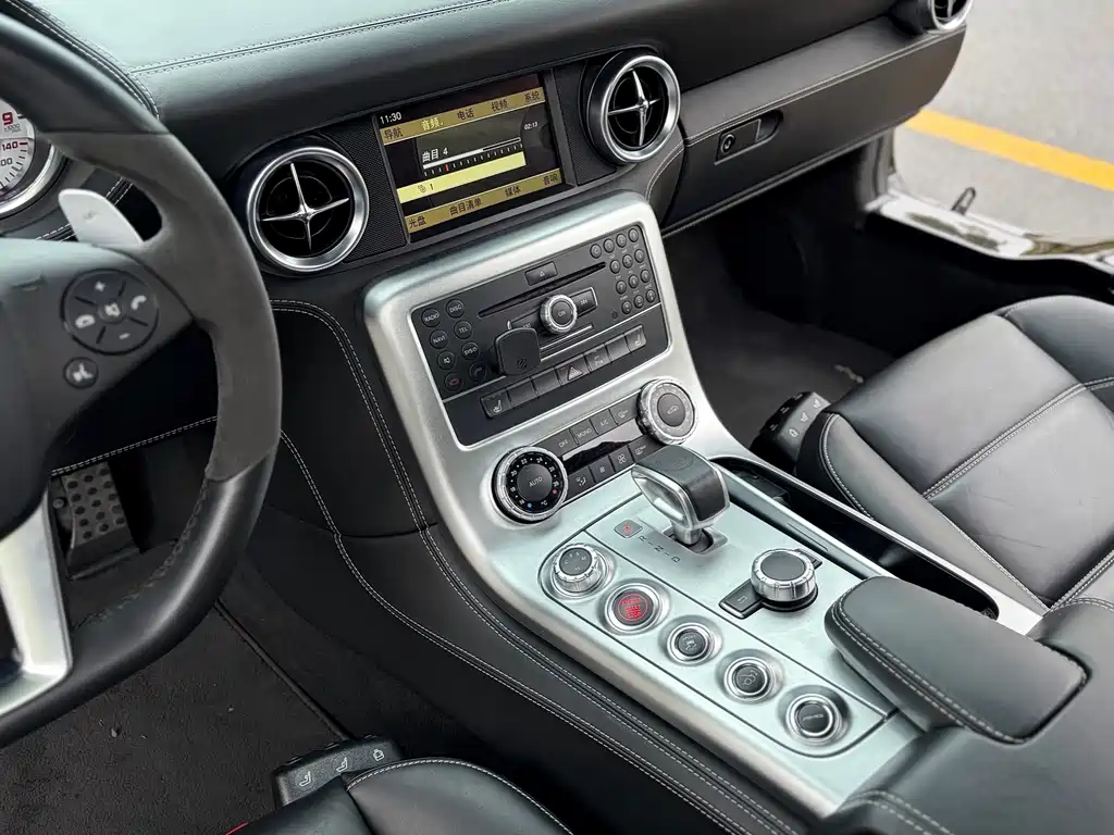 Mercedes-Benz SLS AMG — миниатюра 9