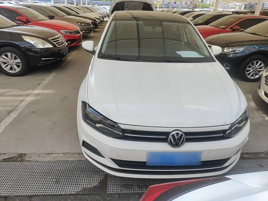 Volkswagen Polo 1.5 л 2021 г. Белый, пробег 37600 км
