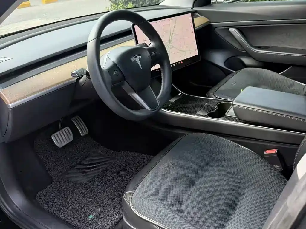 Tesla Model 3 — миниатюра 4