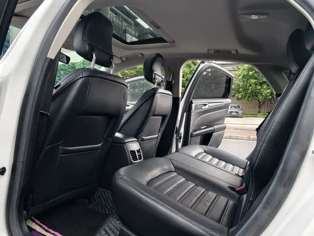 Ford Mondeo — миниатюра 6