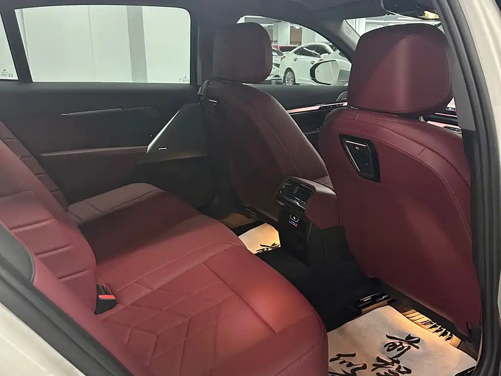 BMW 5 Series — миниатюра 8