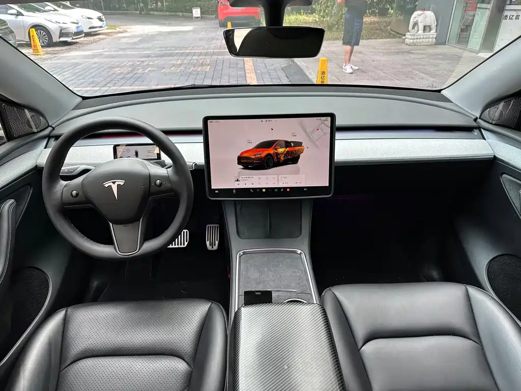 Tesla Model Y — миниатюра 6