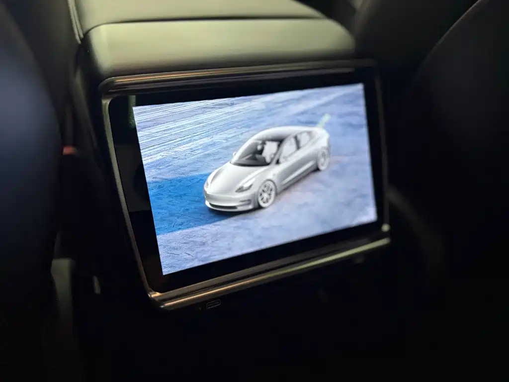Tesla Model 3 — миниатюра 14