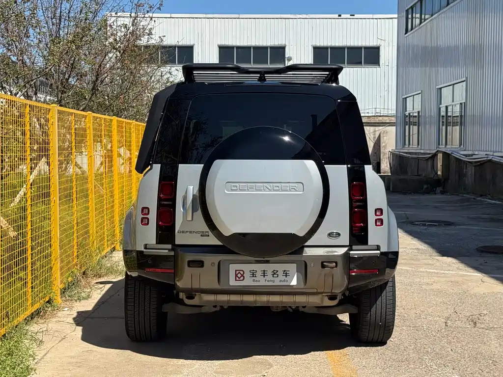 Land Rover Defender — миниатюра 8
