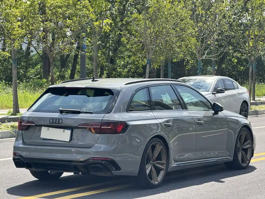 Audi RS 4 — миниатюра 9