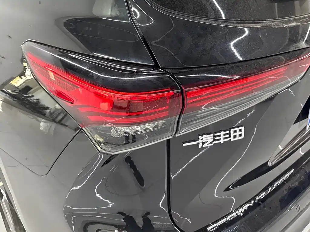 Toyota Crown Kluger — миниатюра 11