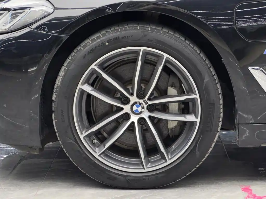 BMW 5 Series New Energy — миниатюра 4