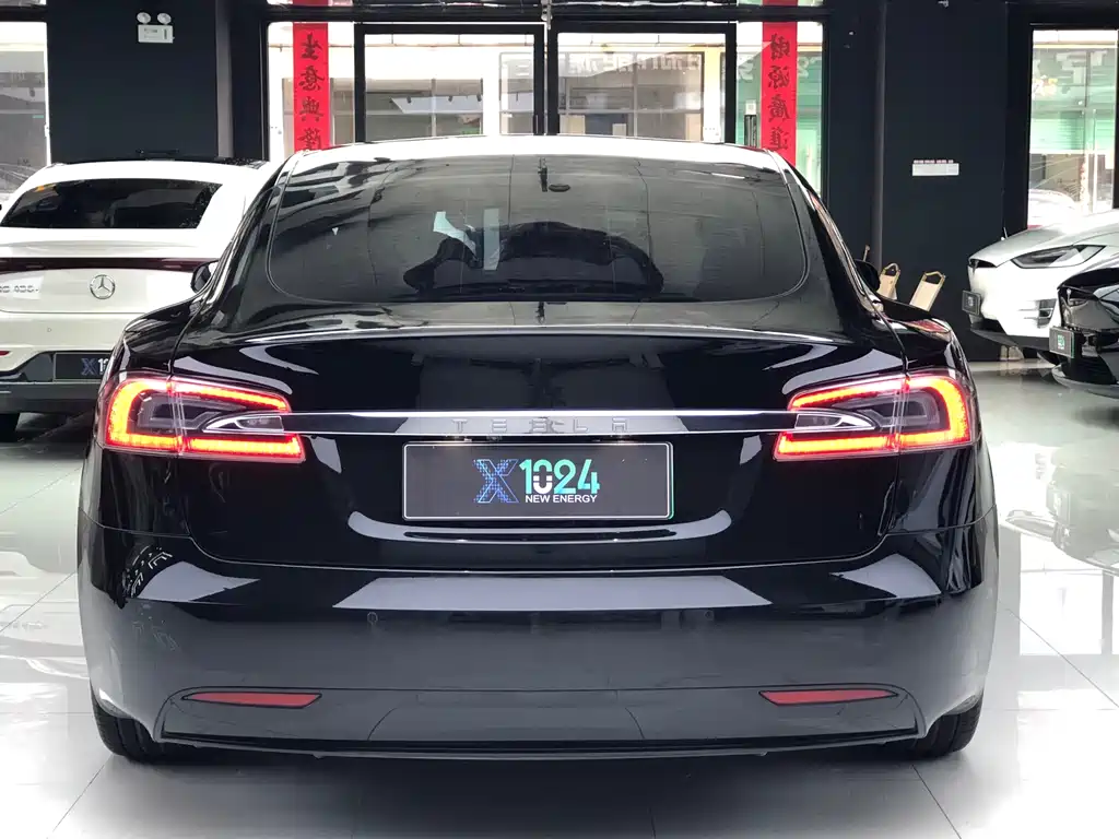 Tesla Model S — миниатюра 5