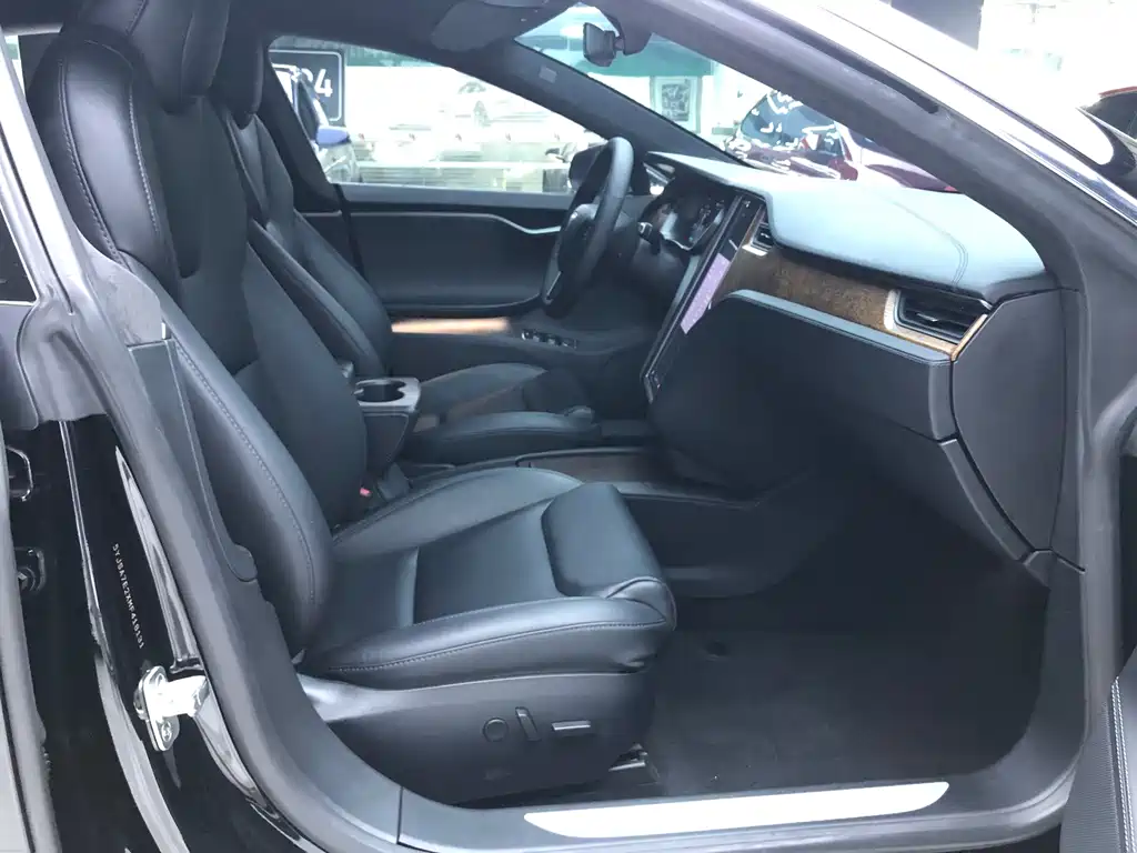 Tesla Model S — миниатюра 11