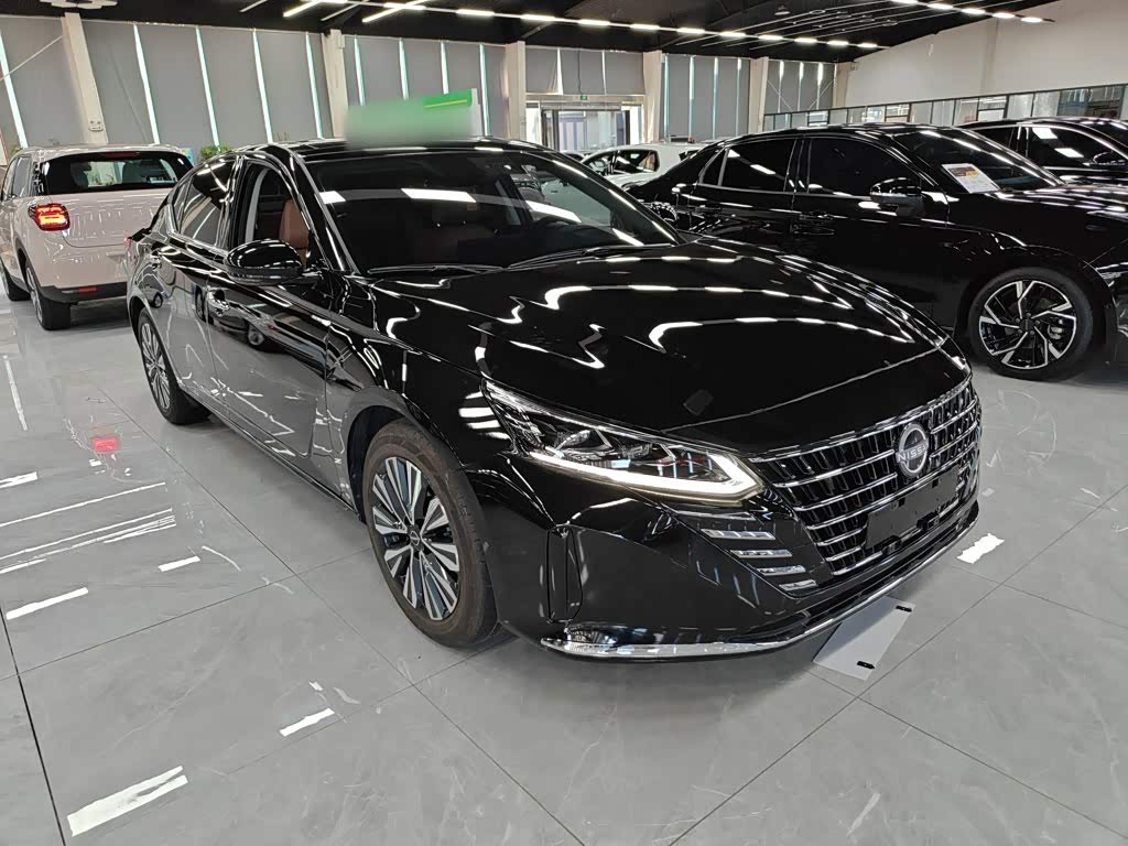 Nissan Teana 2.0 л 2024 г. Чёрный, пробег 13700 км