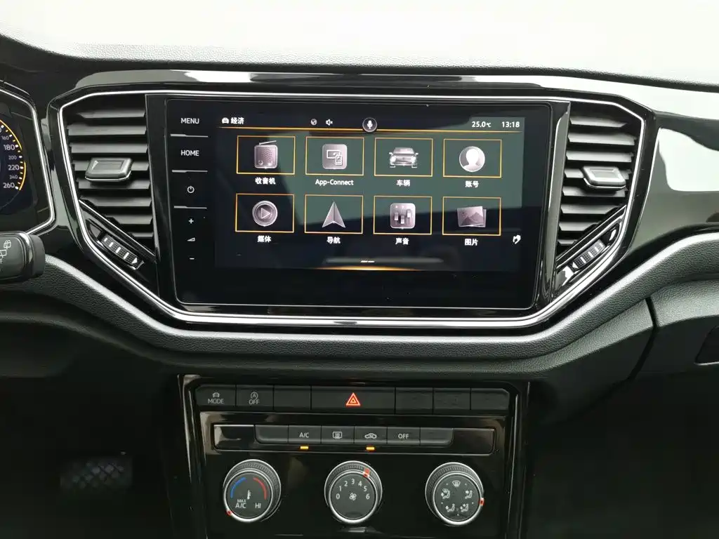 Volkswagen T-Roc — миниатюра 12