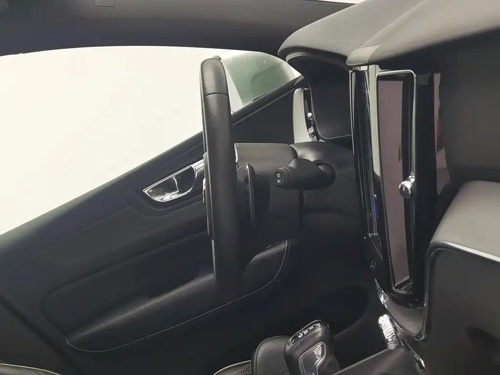 Volvo XC60 — миниатюра 22