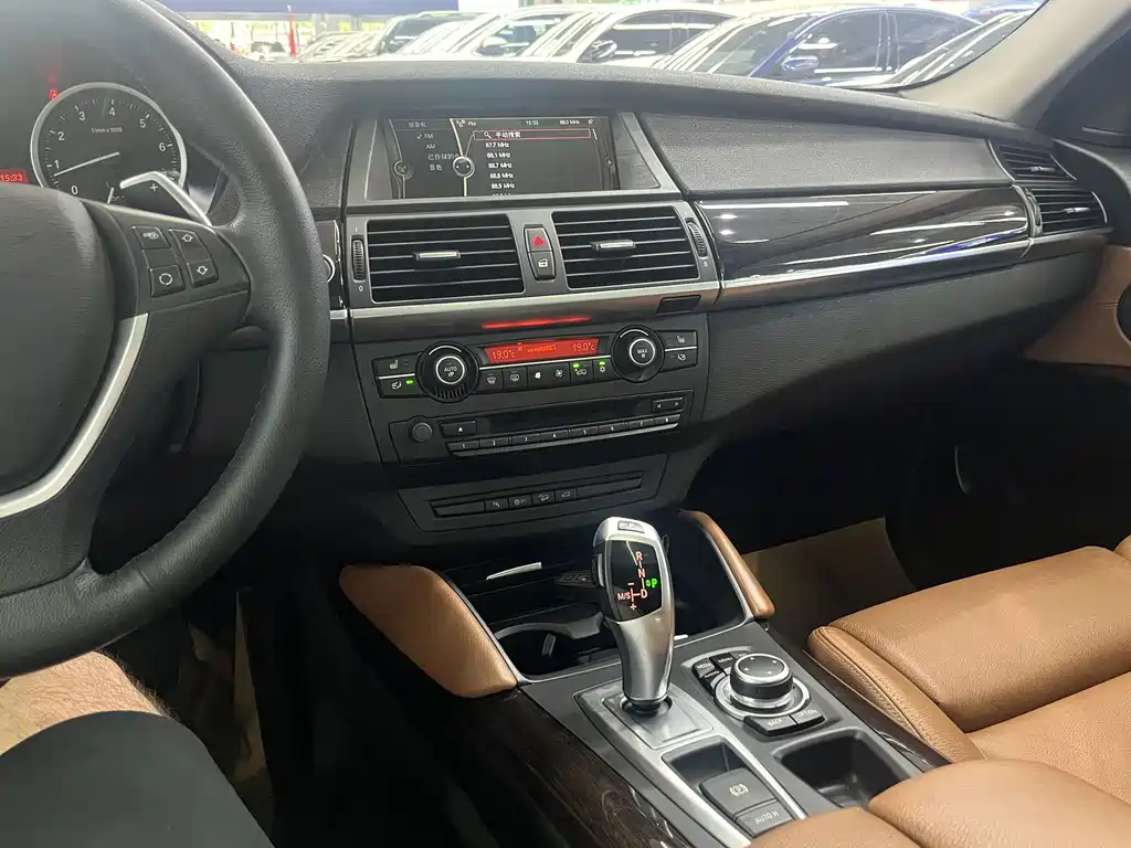 BMW X6 — миниатюра 10