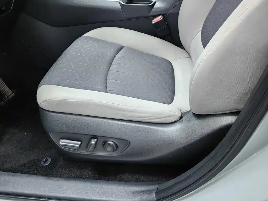 Toyota RAV4 — миниатюра 20