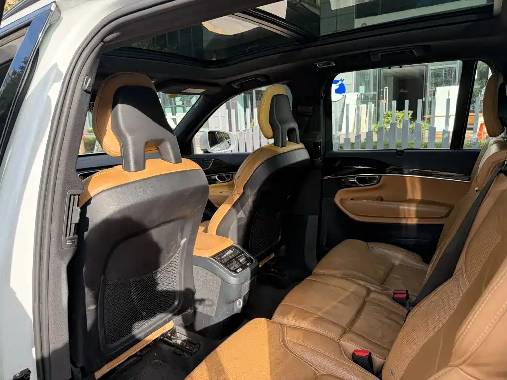 Volvo XC90 — миниатюра 11