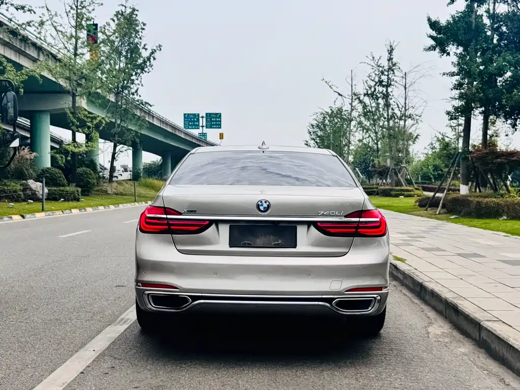 BMW 7 Series 7 2016 730Li Lead