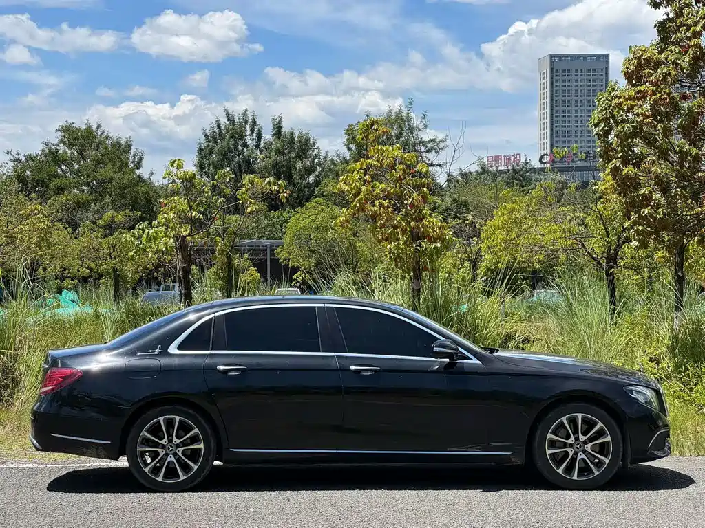 Mercedes-Benz E-Class — миниатюра 4