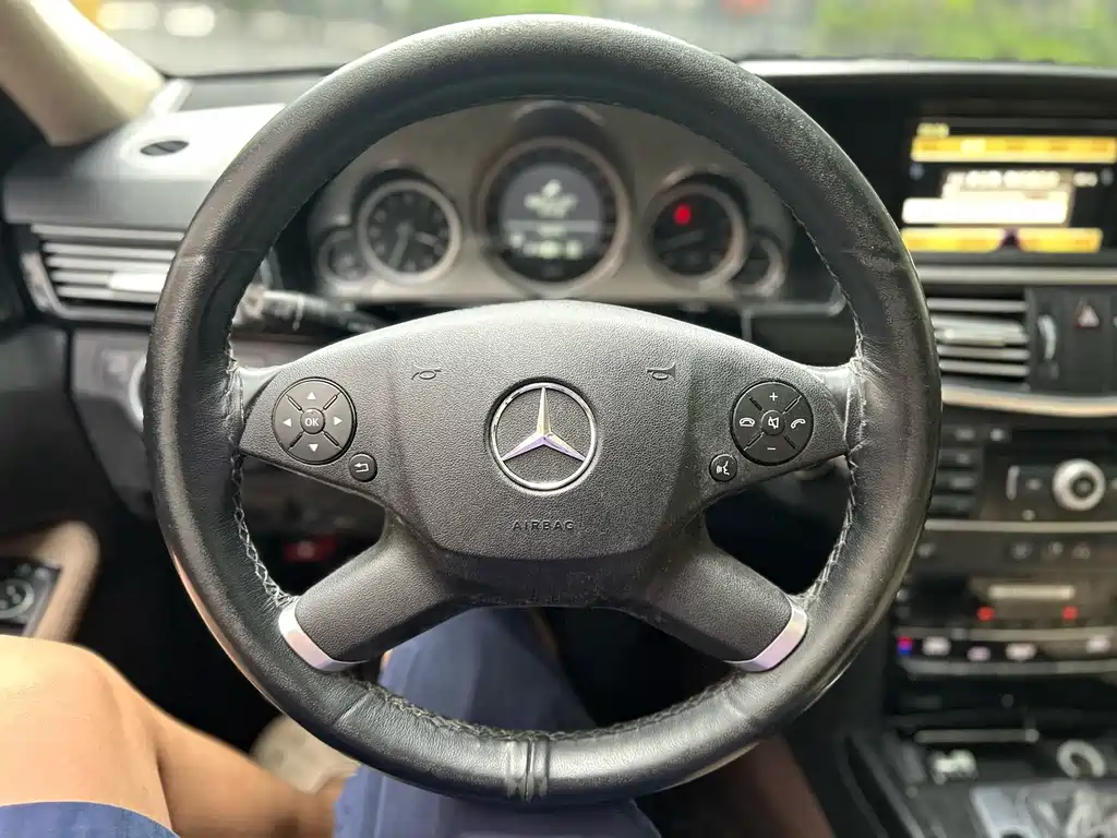 Mercedes-Benz E-Class — миниатюра 10