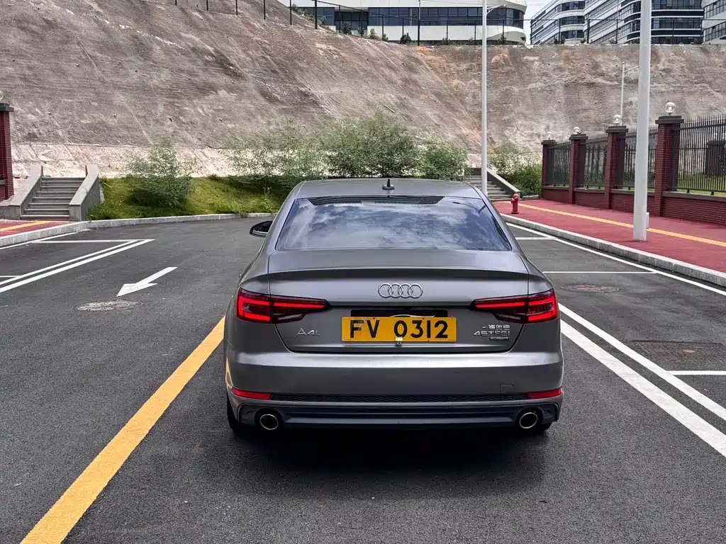 Audi A4L 2018 30 45 TFSI quattro Sport