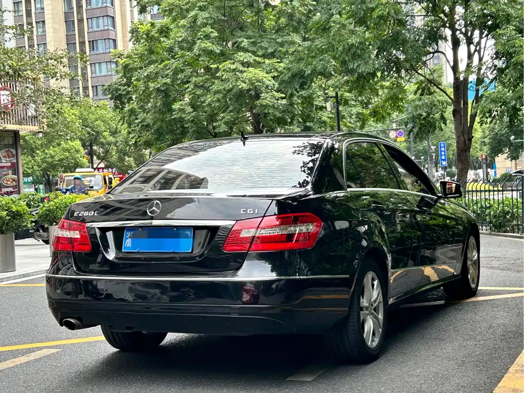 Mercedes-Benz E-Class — миниатюра 4