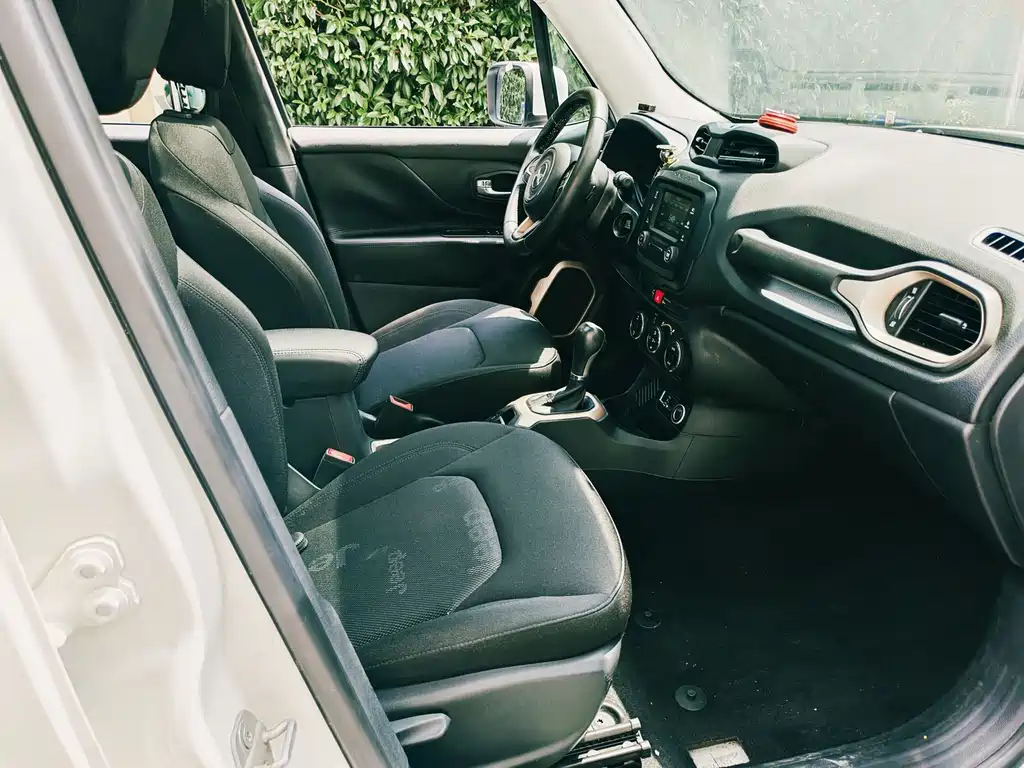 Jeep Renegade — миниатюра 9