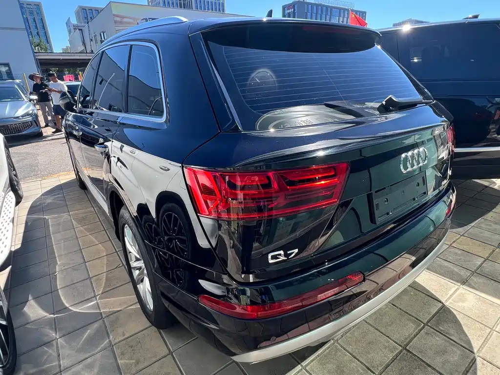 Audi Q7 — миниатюра 5