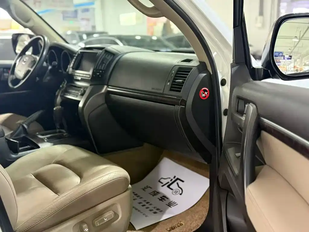 Toyota Land Cruiser 2010 4.7L AT VX