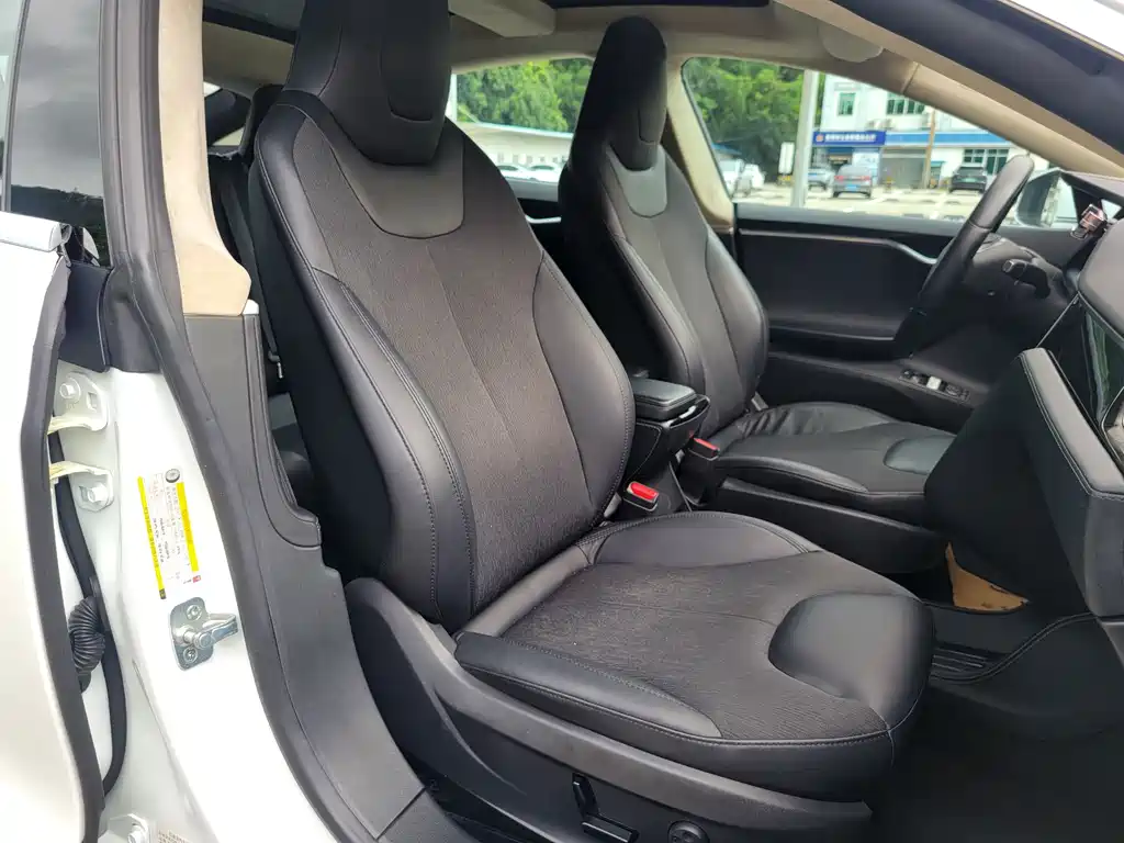 Tesla Model S — миниатюра 11