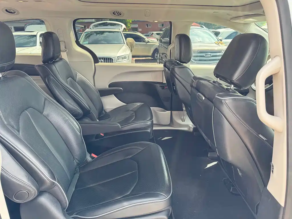 Chrysler Grand Voyager PHEV (Import) — миниатюра 8