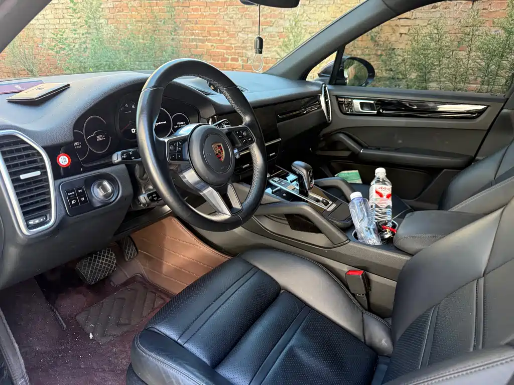 Porsche Cayenne — миниатюра 9