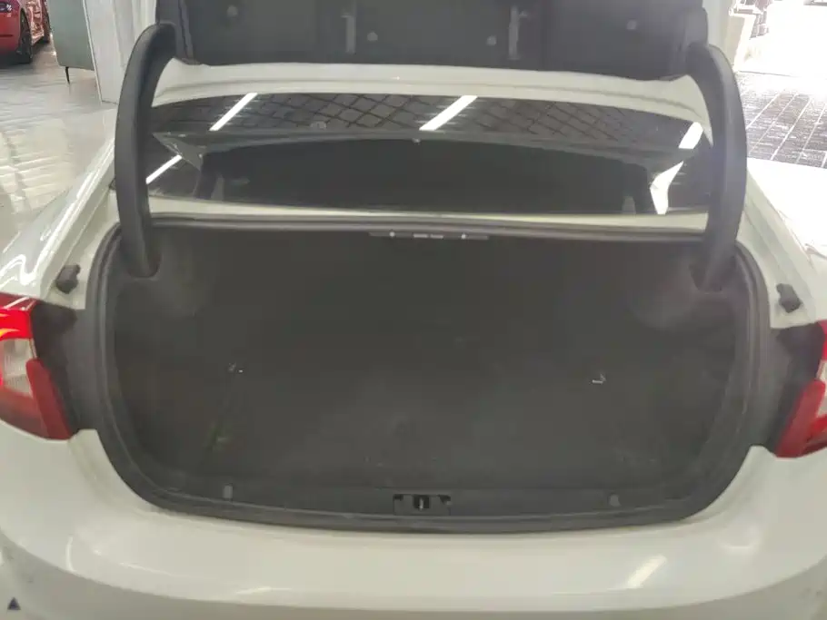 Volvo S60 (Import) — миниатюра 4