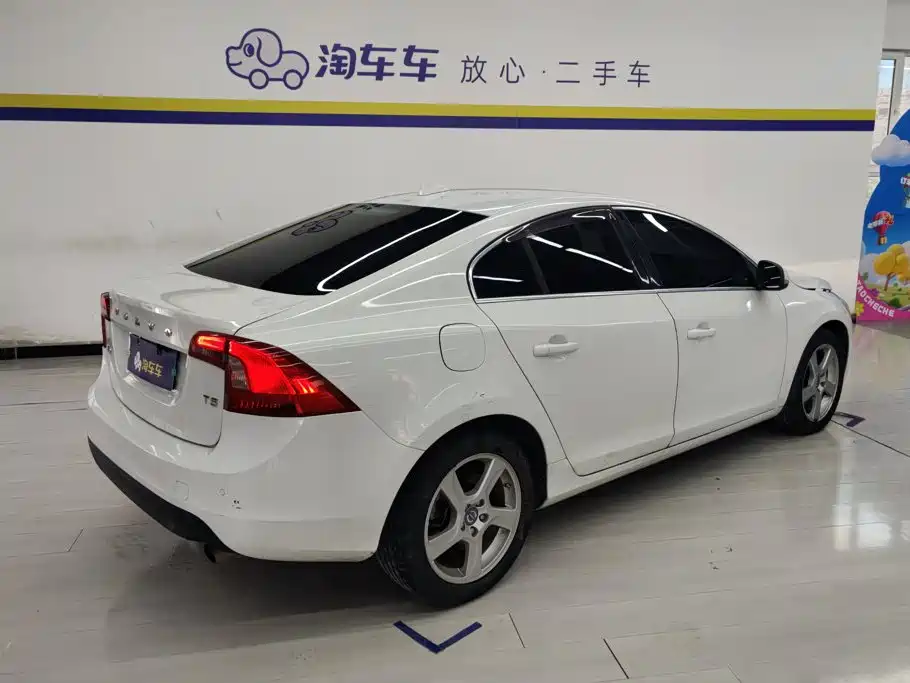 Volvo S60 (Import) — миниатюра 3
