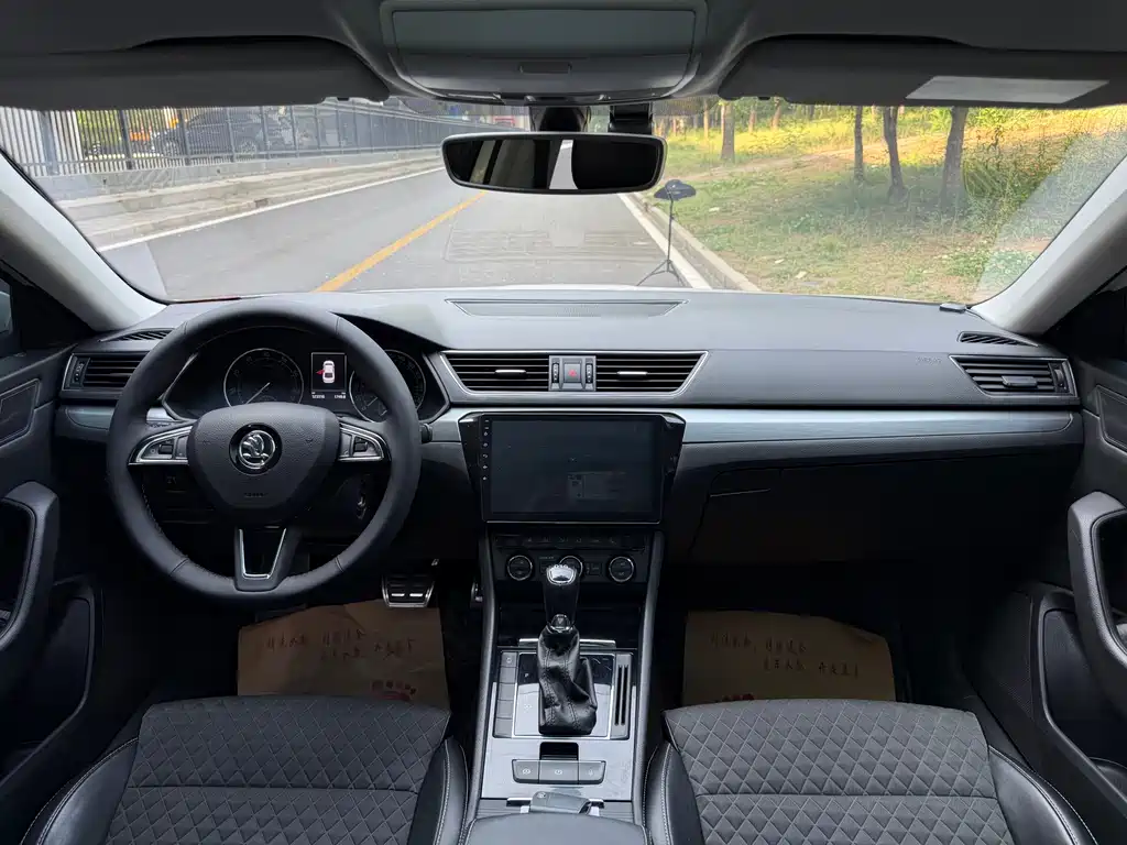Skoda Superb 2016 TSI330 DSG
