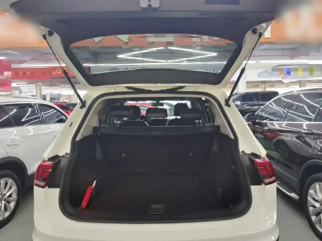 Volkswagen Tiguan L — миниатюра 19