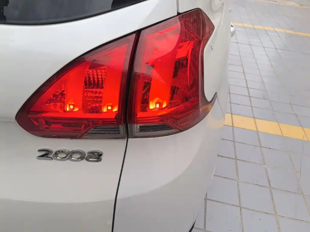 Peugeot 2008 — миниатюра 8