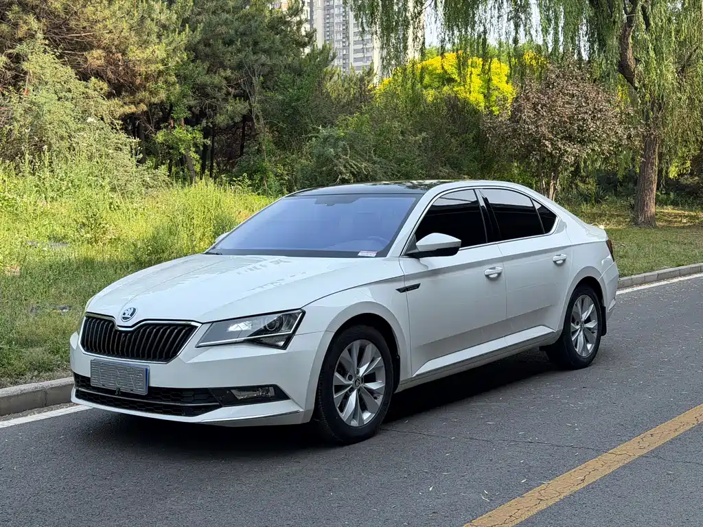 Skoda Superb 2016 TSI330 DSG