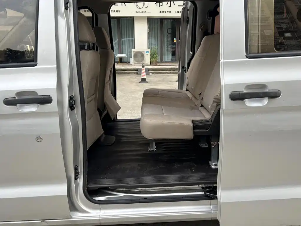 Wuling Hongguang V — миниатюра 7