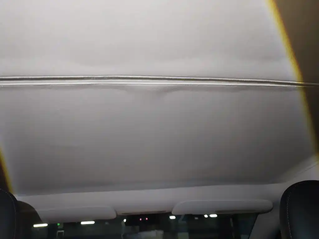 Tesla Model Y — миниатюра 19