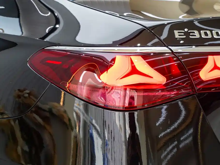Mercedes-Benz E-Class — миниатюра 9