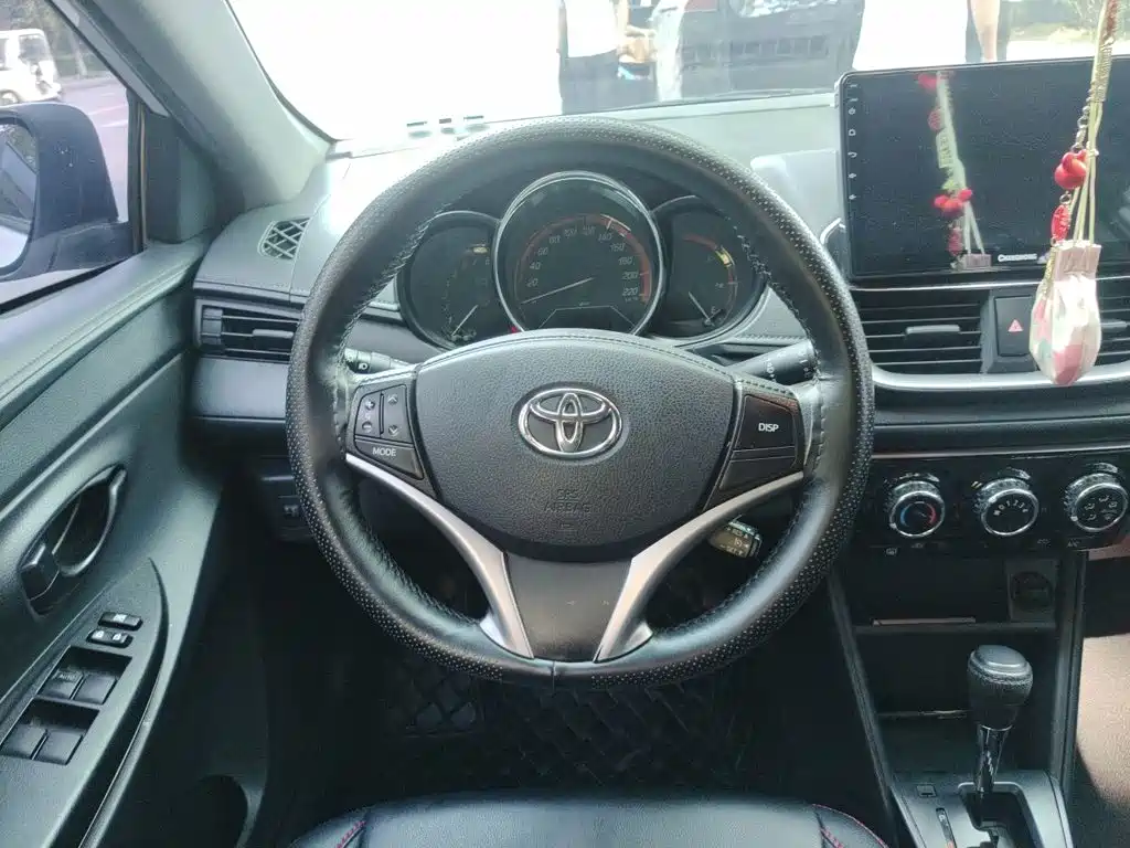 Toyota Yaris L — миниатюра 6